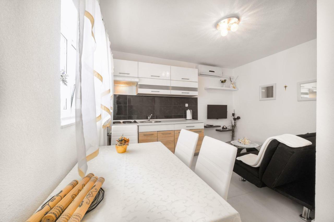 Apartments Lipic Vodice Extérieur photo